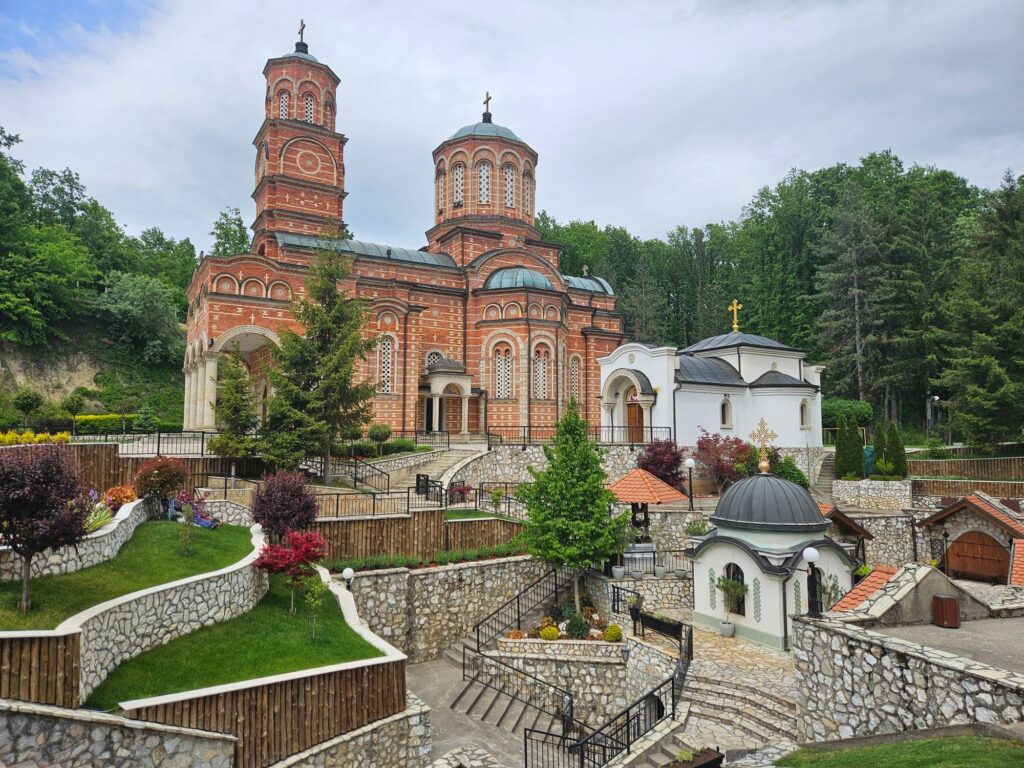 Devojci se ukazala Bogorodica i na tom mestu je nikao ovaj Manastir ! Blizu Kruševca se nalazi